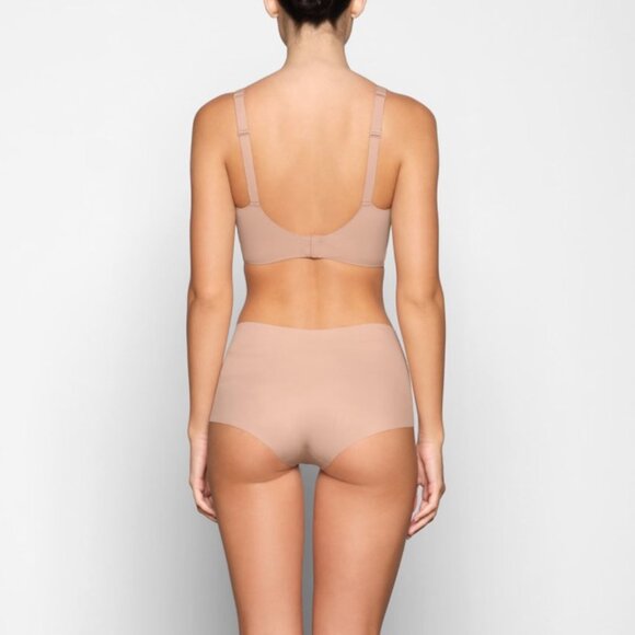 ✨ SKIMS Naked Scoop Tank Bra — Mica (Size L) ✨ - Picture 6 of 8